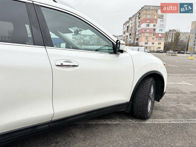 Белый Ниссан Rogue, объемом двигателя 2.49 л и пробегом 136 тыс. км за 12500 $, фото 5 на Automoto.ua