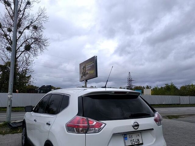 Белый Ниссан Rogue, объемом двигателя 2.5 л и пробегом 147 тыс. км за 12500 $, фото 1 на Automoto.ua