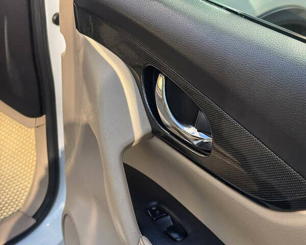 Білий Ніссан Rogue, об'ємом двигуна 2.49 л та пробігом 218 тис. км за 12500 $, фото 12 на Automoto.ua