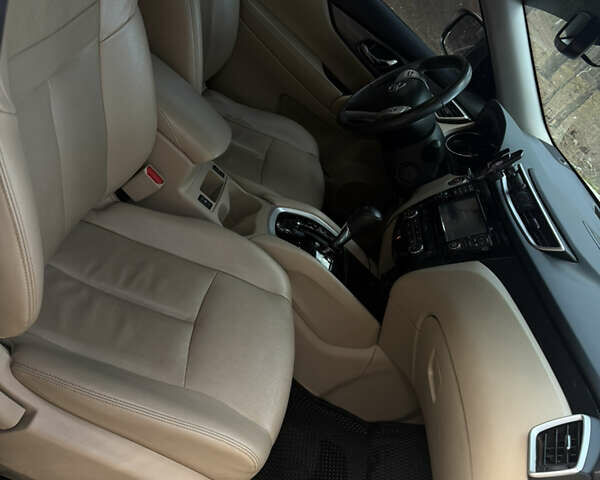 Белый Ниссан Rogue, объемом двигателя 2.5 л и пробегом 179 тыс. км за 14500 $, фото 7 на Automoto.ua