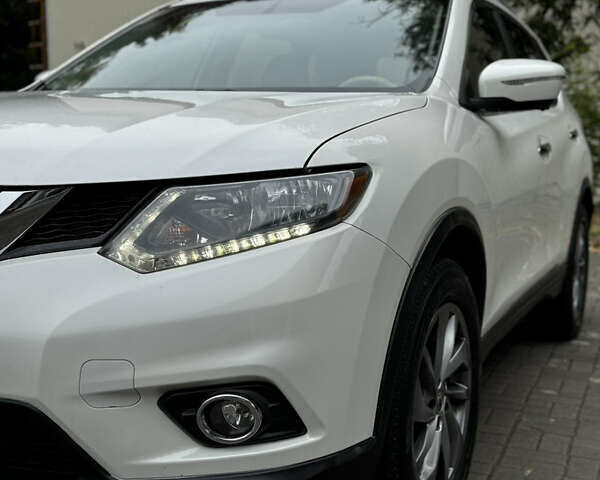 Белый Ниссан Rogue, объемом двигателя 2.5 л и пробегом 178 тыс. км за 11999 $, фото 2 на Automoto.ua