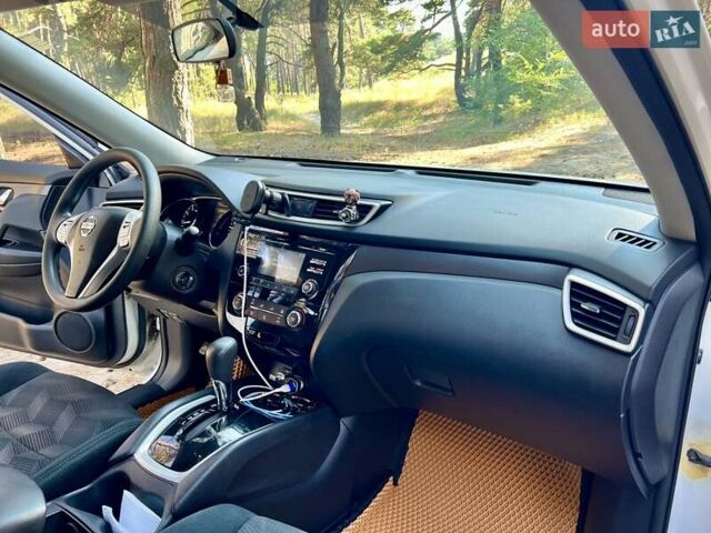 Білий Ніссан Rogue, об'ємом двигуна 2.5 л та пробігом 161 тис. км за 15000 $, фото 7 на Automoto.ua