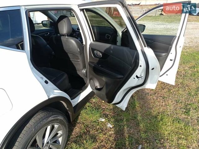Білий Ніссан Rogue, об'ємом двигуна 2.5 л та пробігом 201 тис. км за 12800 $, фото 22 на Automoto.ua