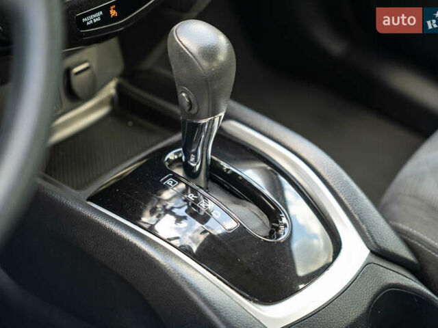 Білий Ніссан Rogue, об'ємом двигуна 2.5 л та пробігом 92 тис. км за 13900 $, фото 14 на Automoto.ua