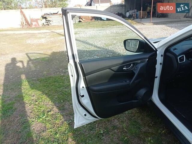 Білий Ніссан Rogue, об'ємом двигуна 2.5 л та пробігом 201 тис. км за 12800 $, фото 17 на Automoto.ua