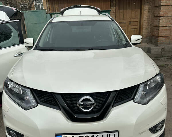 Белый Ниссан Rogue, объемом двигателя 2.49 л и пробегом 185 тыс. км за 12999 $, фото 1 на Automoto.ua