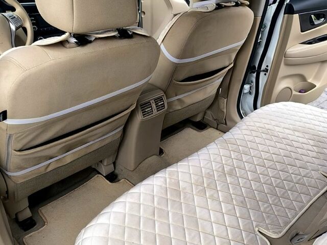 Белый Ниссан Rogue, объемом двигателя 2.5 л и пробегом 147 тыс. км за 12500 $, фото 12 на Automoto.ua