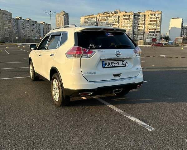 Белый Ниссан Rogue, объемом двигателя 2.5 л и пробегом 111 тыс. км за 15000 $, фото 5 на Automoto.ua