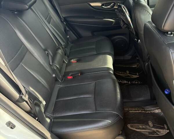 Белый Ниссан Rogue, объемом двигателя 2.5 л и пробегом 96 тыс. км за 12000 $, фото 6 на Automoto.ua