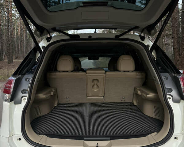 Белый Ниссан Rogue, объемом двигателя 2.5 л и пробегом 179 тыс. км за 14500 $, фото 9 на Automoto.ua