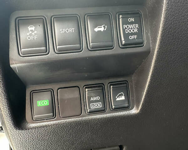 Белый Ниссан Rogue, объемом двигателя 2.49 л и пробегом 185 тыс. км за 12999 $, фото 4 на Automoto.ua