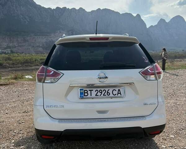 Белый Ниссан Rogue, объемом двигателя 2.5 л и пробегом 96 тыс. км за 12000 $, фото 3 на Automoto.ua