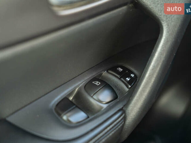 Білий Ніссан Rogue, об'ємом двигуна 2.5 л та пробігом 92 тис. км за 13900 $, фото 7 на Automoto.ua