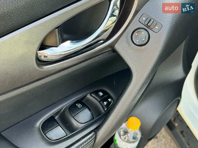 Білий Ніссан Rogue, об'ємом двигуна 2.5 л та пробігом 153 тис. км за 12790 $, фото 14 на Automoto.ua