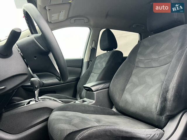 Білий Ніссан Rogue, об'ємом двигуна 2.49 л та пробігом 130 тис. км за 12900 $, фото 8 на Automoto.ua