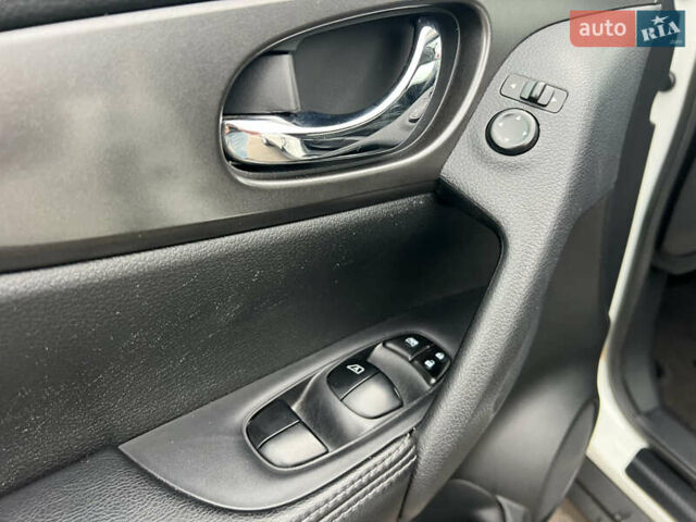 Білий Ніссан Rogue, об'ємом двигуна 2.49 л та пробігом 130 тис. км за 12900 $, фото 7 на Automoto.ua