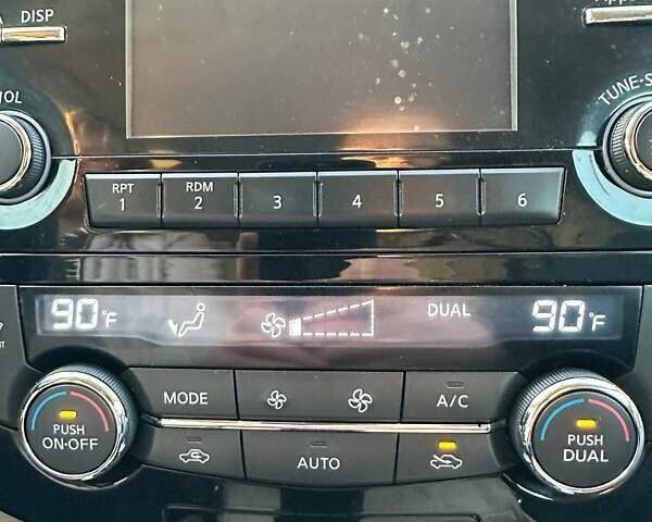 Белый Ниссан Rogue, объемом двигателя 2.5 л и пробегом 111 тыс. км за 15000 $, фото 18 на Automoto.ua