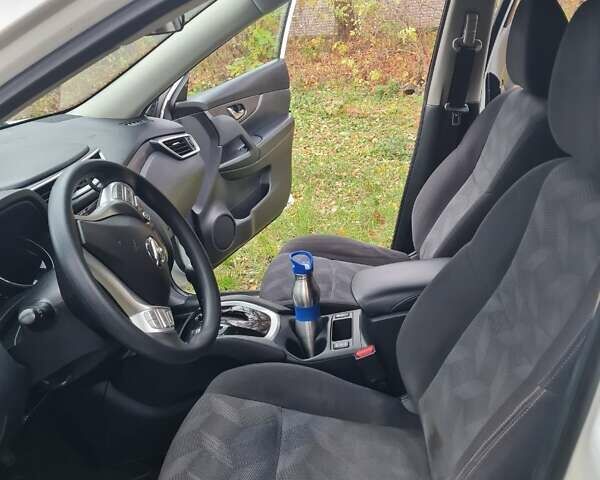 Белый Ниссан Rogue, объемом двигателя 2.49 л и пробегом 214 тыс. км за 13500 $, фото 11 на Automoto.ua