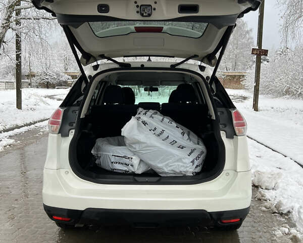 Белый Ниссан Rogue, объемом двигателя 2.49 л и пробегом 86 тыс. км за 11700 $, фото 8 на Automoto.ua