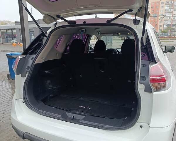 Белый Ниссан Rogue, объемом двигателя 2.49 л и пробегом 125 тыс. км за 15500 $, фото 5 на Automoto.ua