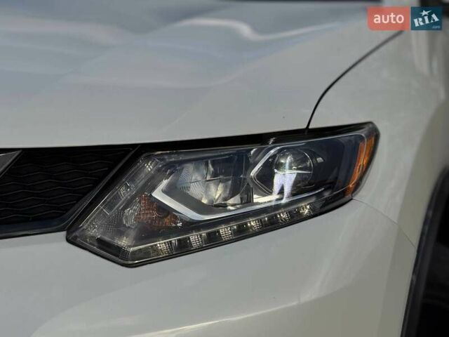 Белый Ниссан Rogue, объемом двигателя 2.5 л и пробегом 112 тыс. км за 15000 $, фото 5 на Automoto.ua