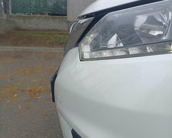 Білий Ніссан Rogue, об'ємом двигуна 2.49 л та пробігом 157 тис. км за 13800 $, фото 11 на Automoto.ua