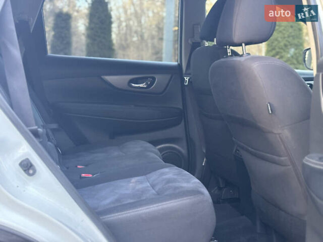 Білий Ніссан Rogue, об'ємом двигуна 2.5 л та пробігом 220 тис. км за 12000 $, фото 39 на Automoto.ua