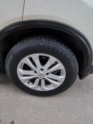 Белый Ниссан Rogue, объемом двигателя 2.49 л и пробегом 129 тыс. км за 13700 $, фото 13 на Automoto.ua