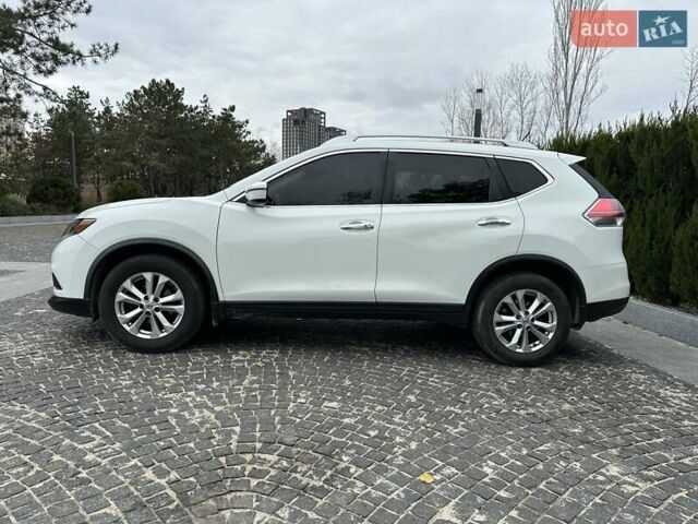 Белый Ниссан Rogue, объемом двигателя 2.49 л и пробегом 174 тыс. км за 13800 $, фото 2 на Automoto.ua