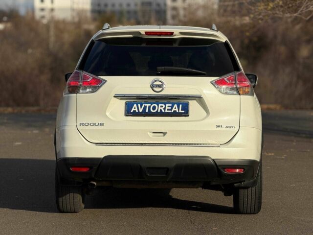 Белый Ниссан Rogue, объемом двигателя 2.5 л и пробегом 112 тыс. км за 15000 $, фото 6 на Automoto.ua