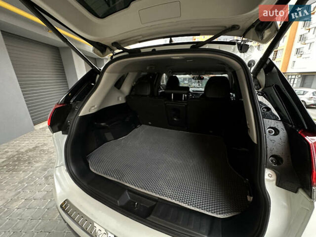 Белый Ниссан Rogue, объемом двигателя 2.49 л и пробегом 172 тыс. км за 14499 $, фото 23 на Automoto.ua