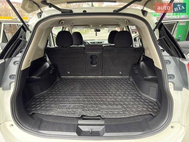 Белый Ниссан Rogue, объемом двигателя 2.5 л и пробегом 130 тыс. км за 11999 $, фото 19 на Automoto.ua