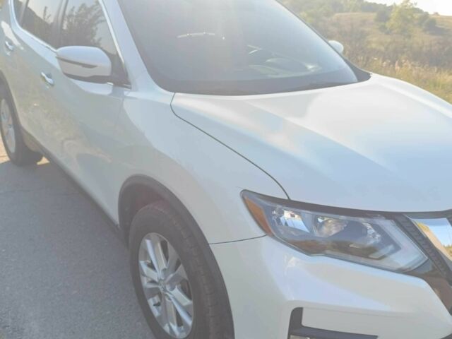 Белый Ниссан Rogue, объемом двигателя 2.5 л и пробегом 69 тыс. км за 16500 $, фото 1 на Automoto.ua