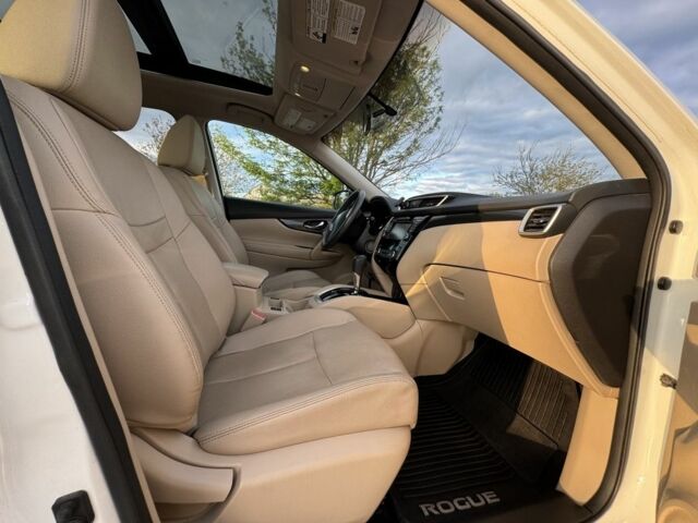 Ніссан Rogue 2016 у Києві на Automoto.ua Білий Ніссан Rogue, об'ємом двигуна 2.5 л та пробігом 115 тис. км за 14500 $, фото 5 на Automoto.ua