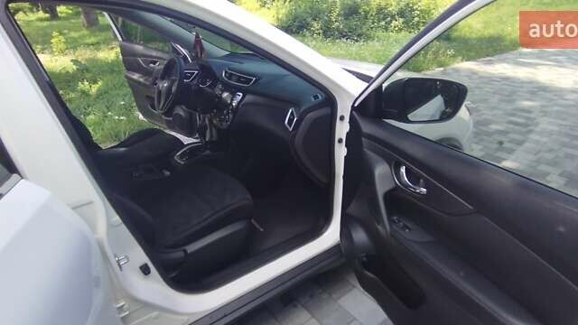 Белый Ниссан Rogue, объемом двигателя 2.49 л и пробегом 161 тыс. км за 12800 $, фото 19 на Automoto.ua