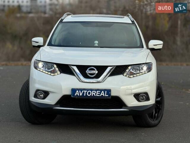 Белый Ниссан Rogue, объемом двигателя 2.5 л и пробегом 112 тыс. км за 15000 $, фото 2 на Automoto.ua