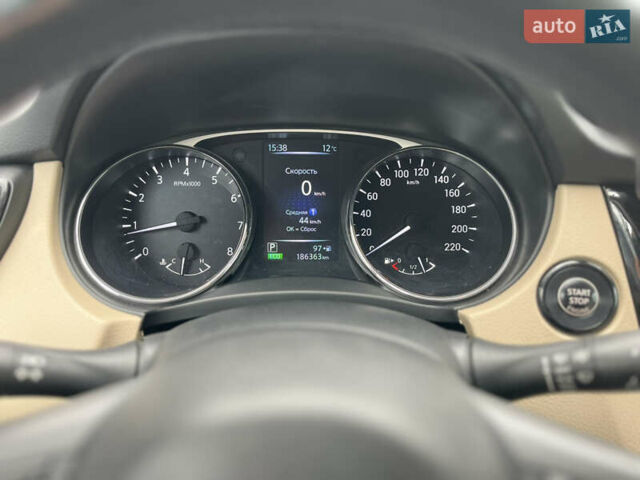 Белый Ниссан Rogue, объемом двигателя 2.49 л и пробегом 186 тыс. км за 16000 $, фото 10 на Automoto.ua