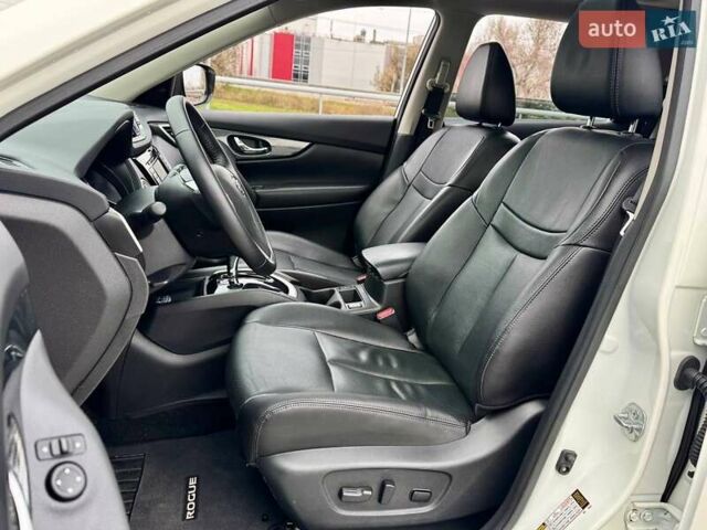 Белый Ниссан Rogue, объемом двигателя 2.5 л и пробегом 151 тыс. км за 15300 $, фото 17 на Automoto.ua