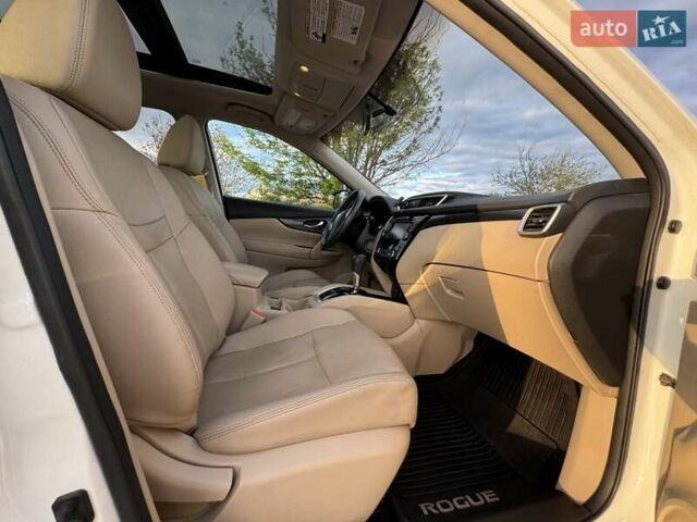 Белый Ниссан Rogue, объемом двигателя 0 л и пробегом 115 тыс. км за 14500 $, фото 1 на Automoto.ua
