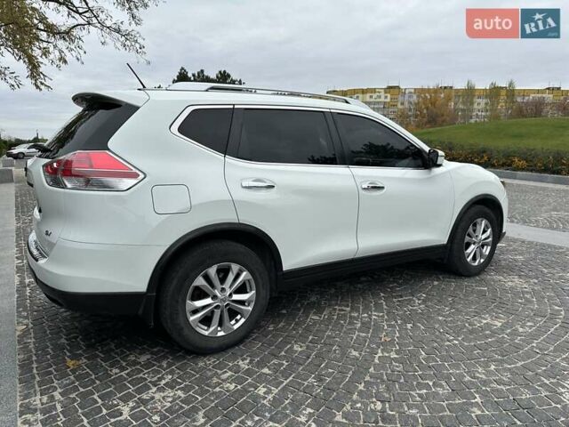 Белый Ниссан Rogue, объемом двигателя 2.49 л и пробегом 174 тыс. км за 13800 $, фото 4 на Automoto.ua