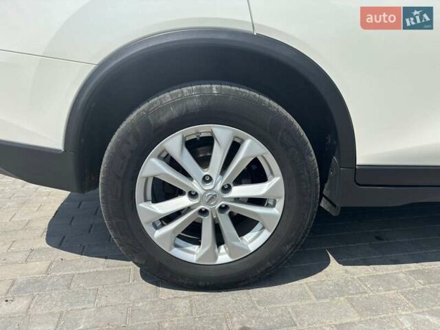 Белый Ниссан Rogue, объемом двигателя 2.49 л и пробегом 182 тыс. км за 13500 $, фото 7 на Automoto.ua