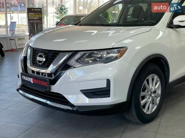 Белый Ниссан Rogue, объемом двигателя 2.49 л и пробегом 264 тыс. км за 13190 $, фото 3 на Automoto.ua