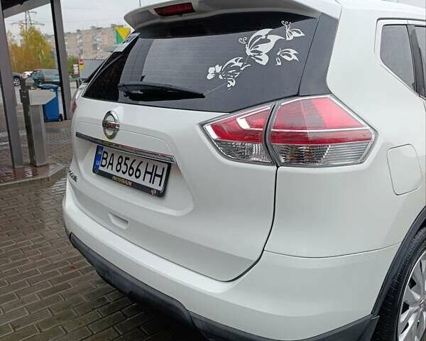 Белый Ниссан Rogue, объемом двигателя 2.49 л и пробегом 125 тыс. км за 15500 $, фото 7 на Automoto.ua