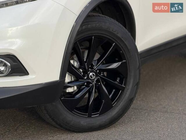 Белый Ниссан Rogue, объемом двигателя 2.5 л и пробегом 112 тыс. км за 15000 $, фото 6 на Automoto.ua