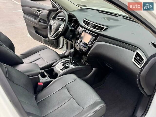 Белый Ниссан Rogue, объемом двигателя 2.5 л и пробегом 151 тыс. км за 15300 $, фото 19 на Automoto.ua