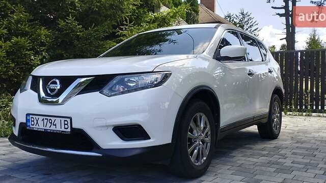 Белый Ниссан Rogue, объемом двигателя 2.49 л и пробегом 161 тыс. км за 12800 $, фото 2 на Automoto.ua