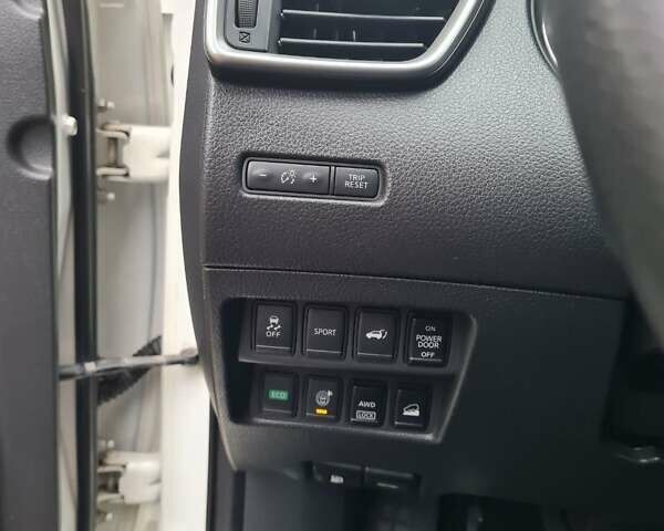 Белый Ниссан Rogue, объемом двигателя 2.49 л и пробегом 214 тыс. км за 13500 $, фото 20 на Automoto.ua