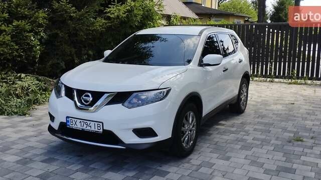 Белый Ниссан Rogue, объемом двигателя 2.49 л и пробегом 161 тыс. км за 12800 $, фото 3 на Automoto.ua