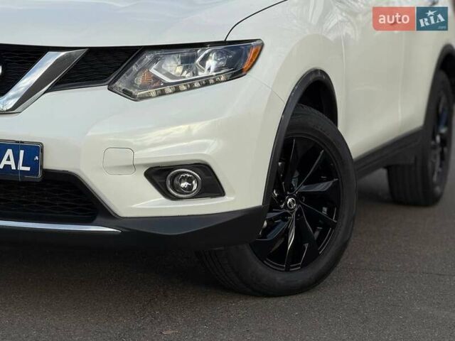 Белый Ниссан Rogue, объемом двигателя 2.5 л и пробегом 112 тыс. км за 15000 $, фото 4 на Automoto.ua