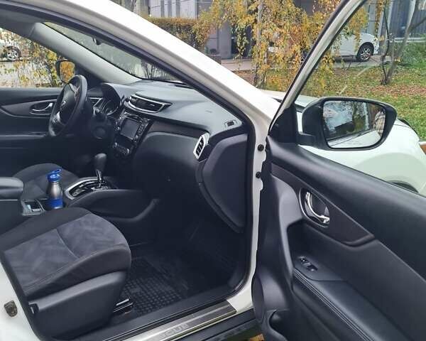 Белый Ниссан Rogue, объемом двигателя 2.49 л и пробегом 214 тыс. км за 13500 $, фото 10 на Automoto.ua